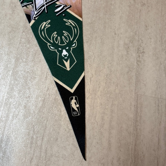 Giannis Antetokounmpo pennant Milwaukee Bucks Pennant - Picture 3 of 7
